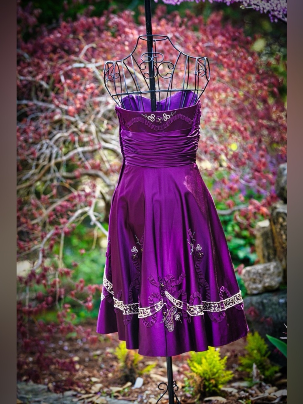Gorgeous Strapless Dress - Picture 2 of 7